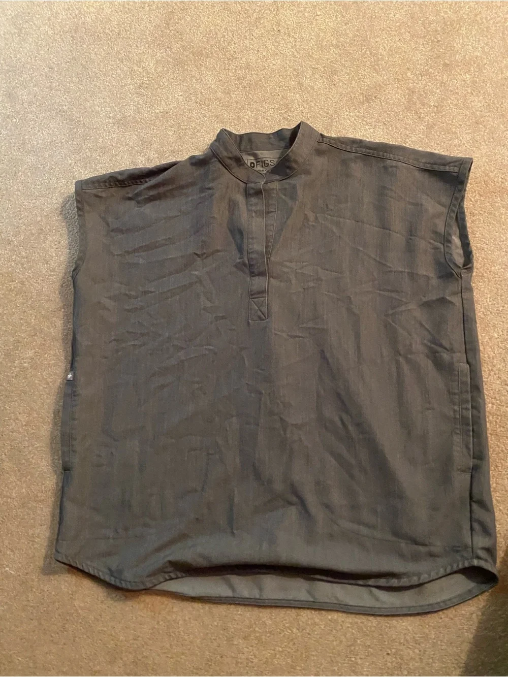 Figs Women’s Charcoal Gray Button-Front Mandarin Collar Top